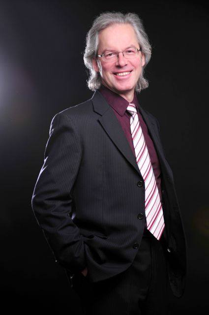 Andreas in lockerer Pose